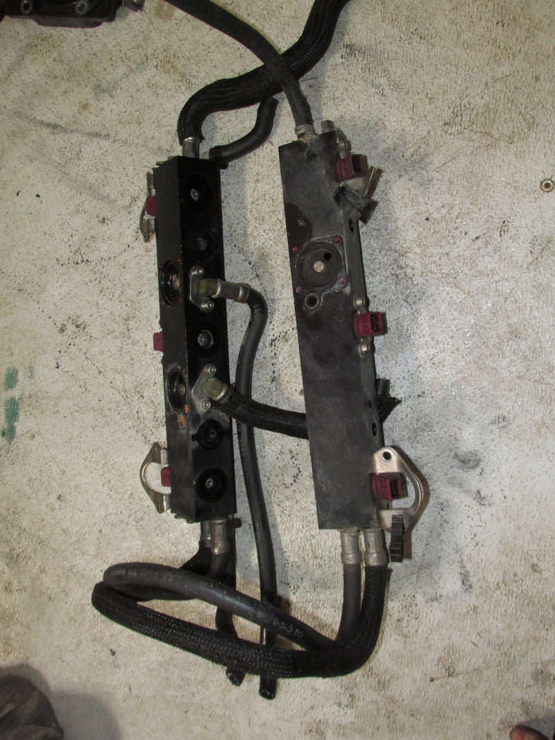 Mercury Optimax 225hp Pro XS 2 Stroke Outboard Fuel Rail and Injector Set (Parts)