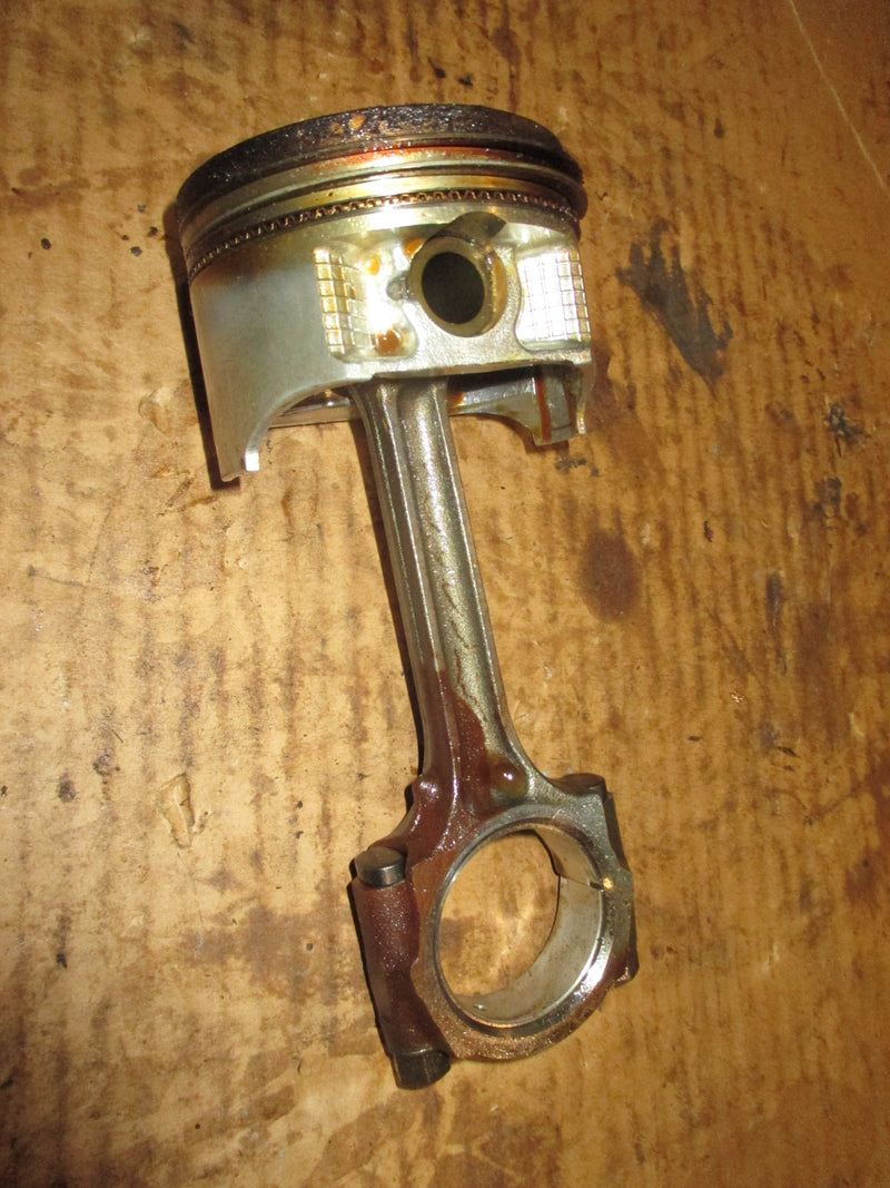 Suzuki DF140 140hp 4 stroke outboard piston and rod (12111-92J00)