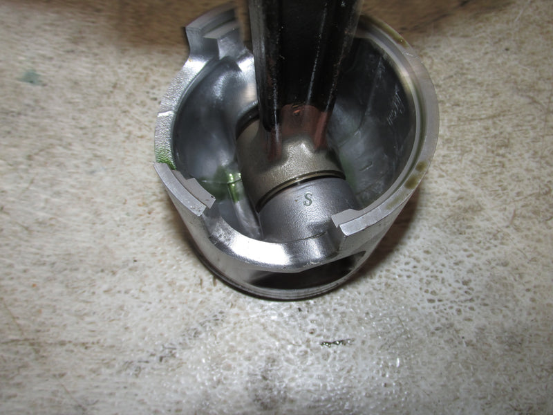 Mercury Optimax 225hp Pro XS 2 Stroke Outboard Starboard Piston and Rod