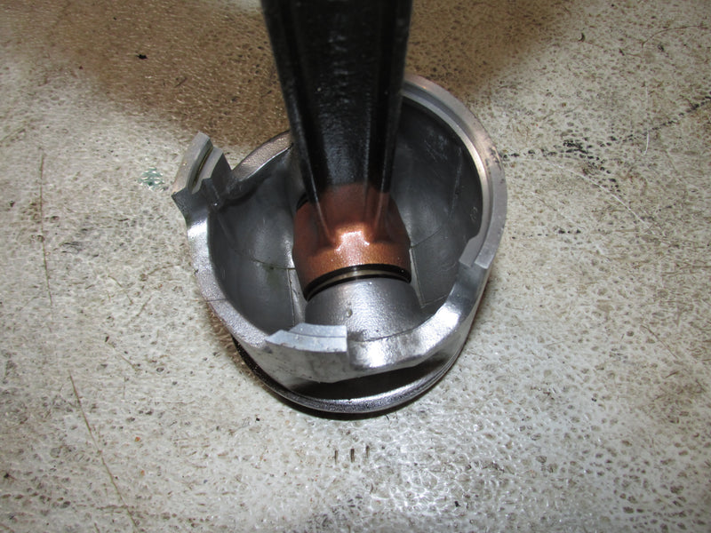 Mercury Optimax 225hp Pro XS 2 Stroke Outboard Port Piston and Rod