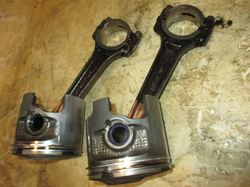 Mercury 250hp ProXS 2 Stroke outboard Port Piston and Rod Set of 2