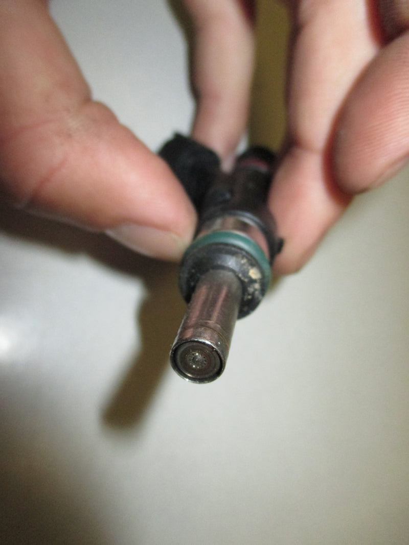 Suzuki DF350A 4 stroke outboard fuel injector 15710-98L10