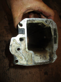 Load image into Gallery viewer, Evinrude 35hp 2 stroke exhaust manifold 324333
