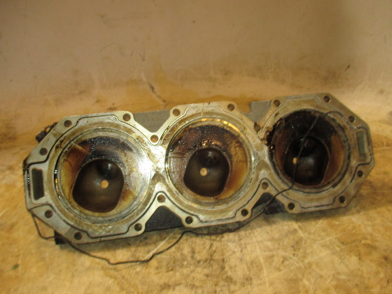 mercury optimax 200hp outboard starboard cylinder head (900-858301-C)