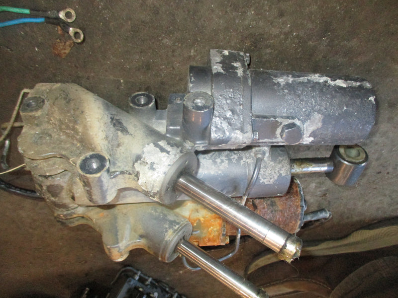 Yamaha 250hp OX66 2 stroke outboard tilt trim unit