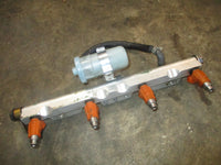 Load image into Gallery viewer, Johnson/ Suzuki 140hp 4 stroke outboard fuel rail and injector set (15710-65D00)
