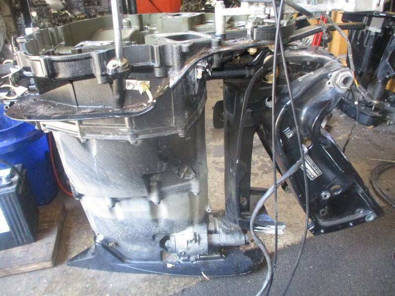 Suzuki DF200 outboard 25" shaft mid section