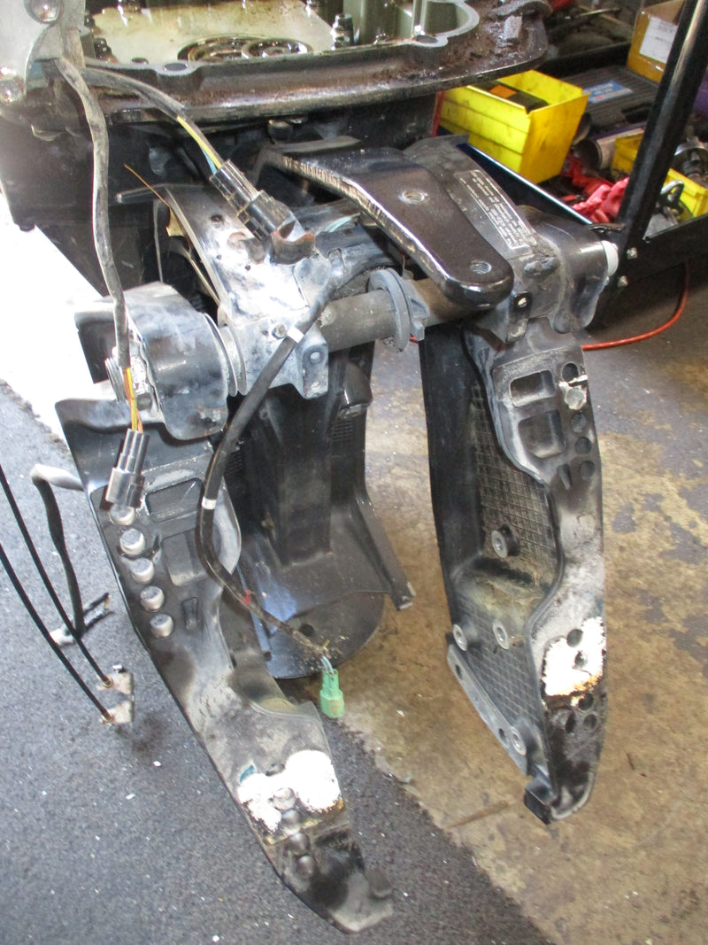Suzuki DF200 outboard 25" shaft mid section