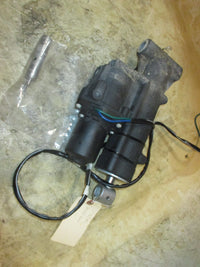 Load image into Gallery viewer, Yamaha 150hp 4 stroke outboard Tilt Trim Unit (6LH-43800-00)
