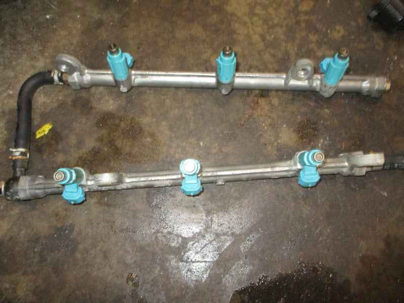Suzuki DF200 outboard fuel rail and injector set (15751-93J00)