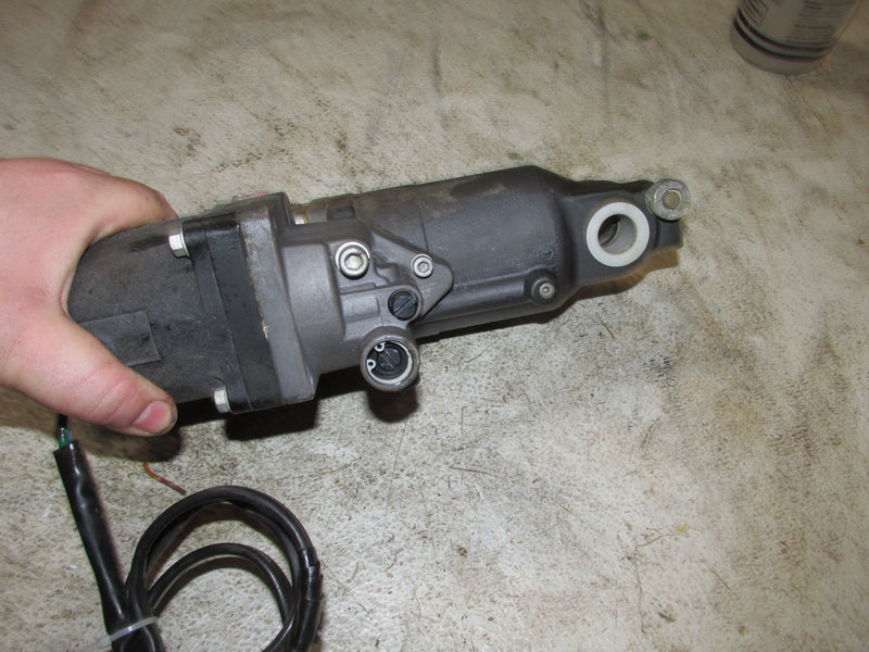 Suzuki DF115 115hp Outboard Tilt Trim Unit (48400-90J00)