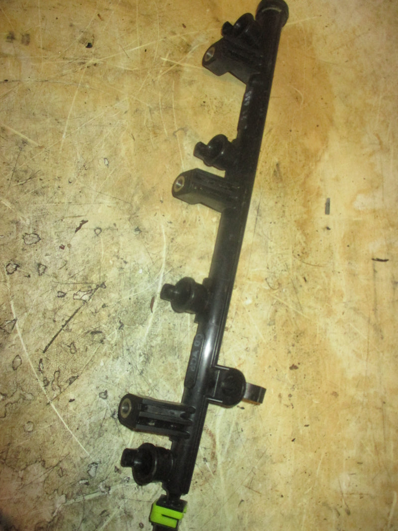 Yamaha 200hp 4 stroke outboard Fuel rail (6DA-13751-00)
