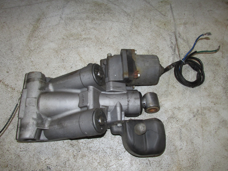 Suzuki DF140 4 Stroke Outboard Tilt Trim Unit