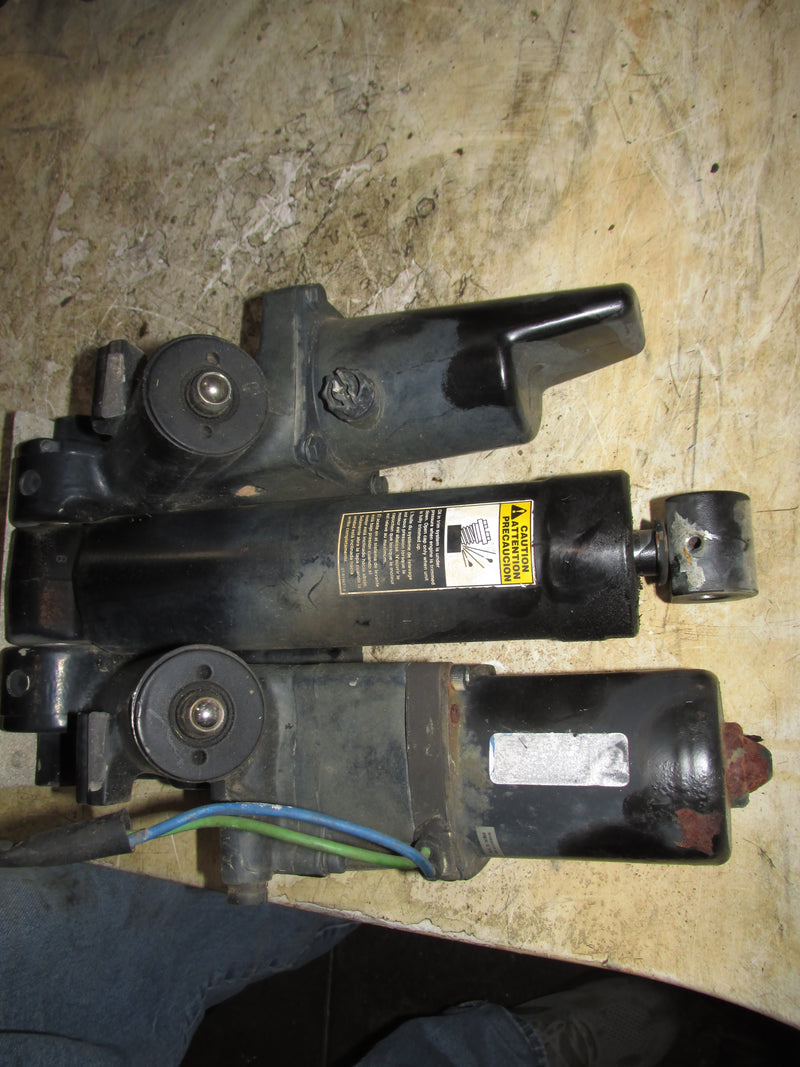 Mercury XR6 150hp 2 Stroke Outboard Tilt Trim Unit (8M0231193)