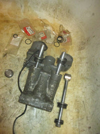 Load image into Gallery viewer, Honda 225hp 4 stroke outboard Showa Tilt Trim Unit (PARTS)

