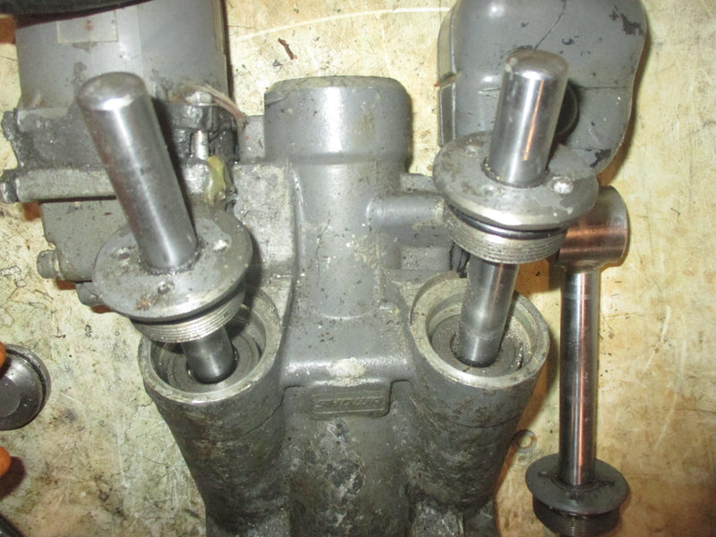 Honda 225hp 4 stroke outboard Showa Tilt Trim Unit (PARTS)