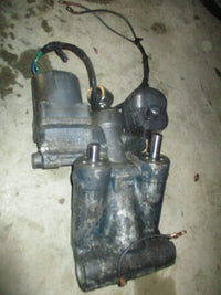 Load image into Gallery viewer, Yamaha outboard SHOWA tilt trim unit FOR PARTS
