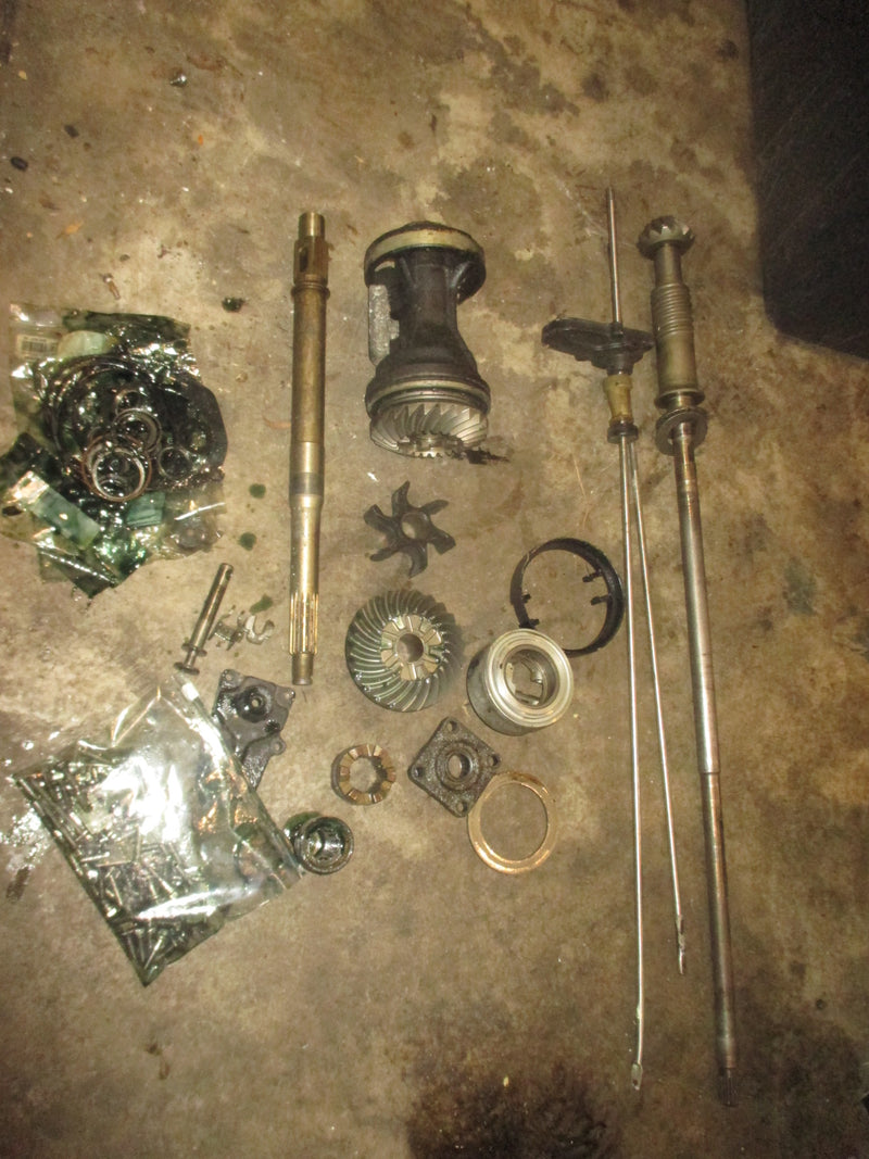 Johnson/Evinrude 2 stroke outboard 25 inch lower unit (PARTS)