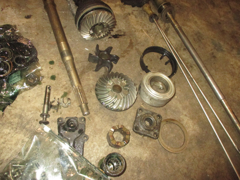 Johnson/Evinrude 2 stroke outboard 25 inch lower unit (PARTS)