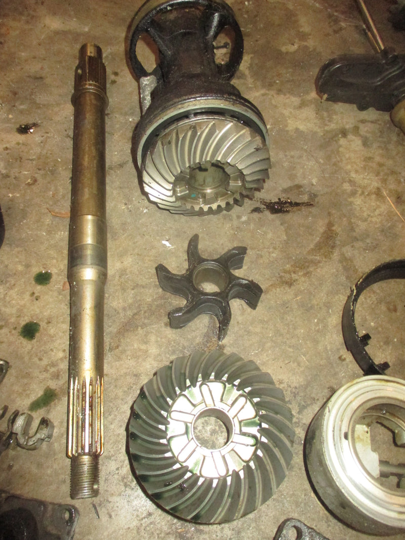 Johnson/Evinrude 2 stroke outboard 25 inch lower unit (PARTS)