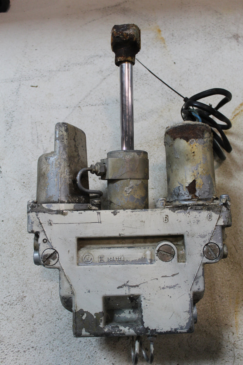 Evinrude 90HP 2 Stroke Outboard Tilt Trim Unit