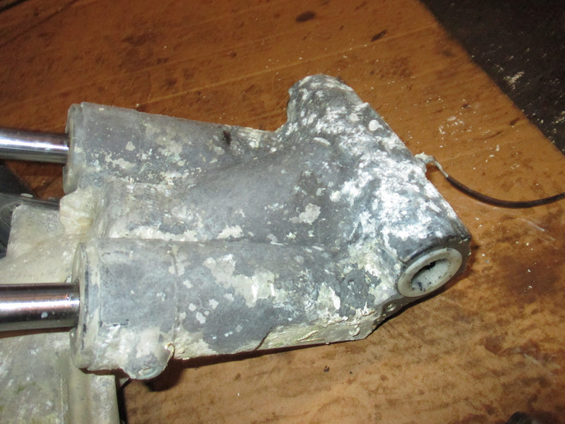 Suzuki DF175 175hp outboard Showa tilt trim unit