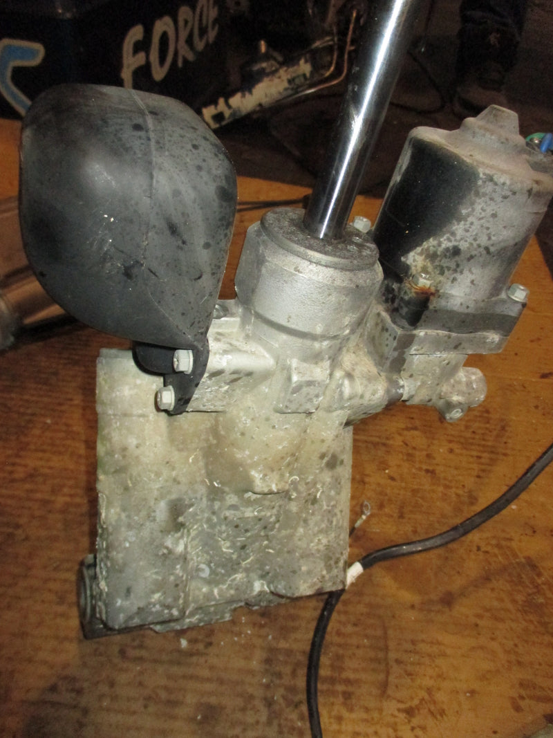 Suzuki DF175 175hp outboard Showa tilt trim unit