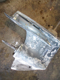 Load image into Gallery viewer, Johnson 140hp 4 stroke outboard 20" shaft lower unit
