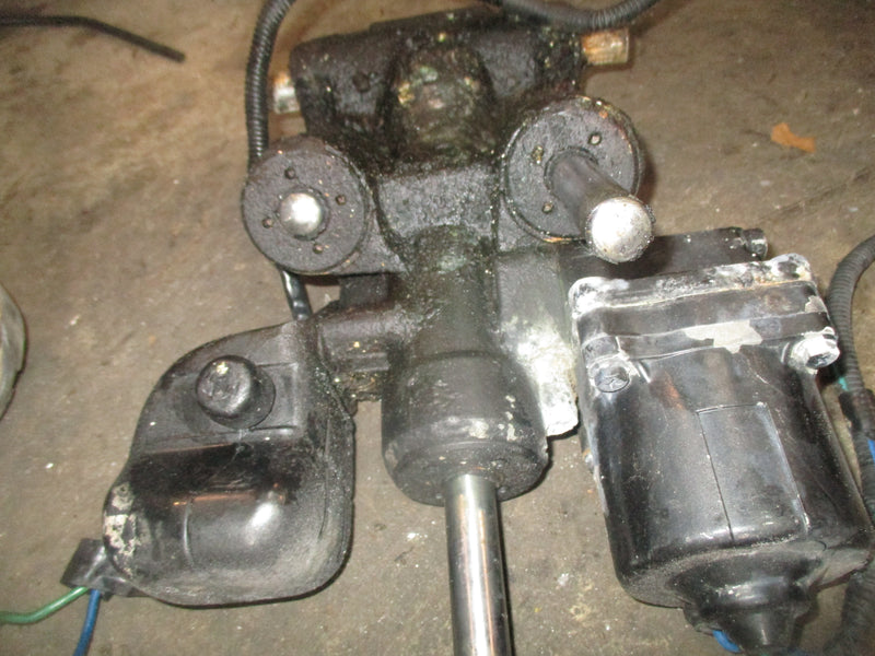 Suzuki DF70 outboard tilt trim unit