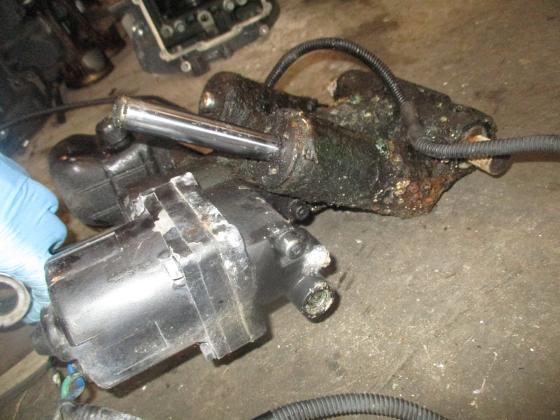 Suzuki DF70 outboard tilt trim unit