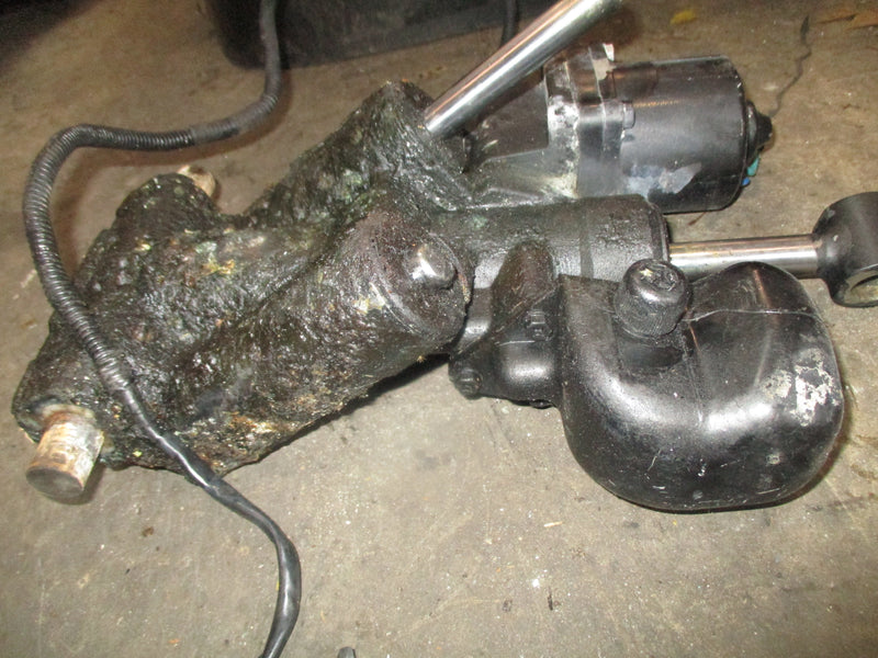 Suzuki DF70 outboard tilt trim unit