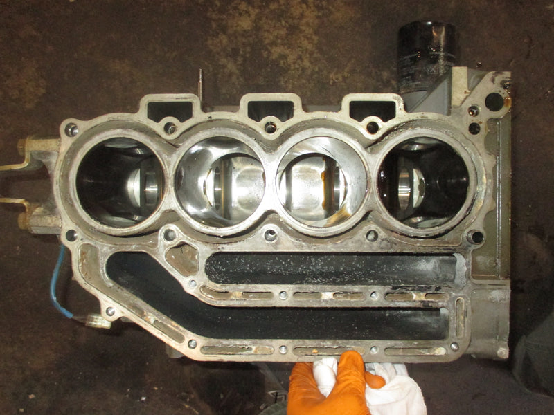 Suzuki DF115 115hp 4 stroke outboard Crankcase Block