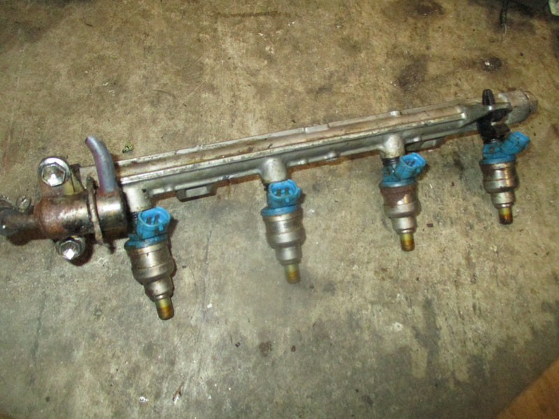 Suzuki DF70 outboard fuel rail and injector set (15751-99E00)