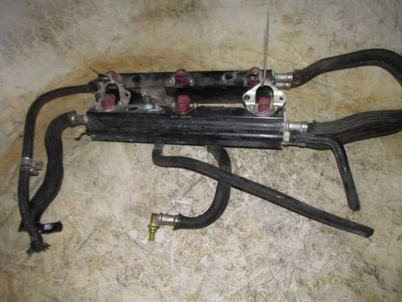 Mercury 225hp Optimax 2 stroke outboard Fuel rail and Injector set (895749)