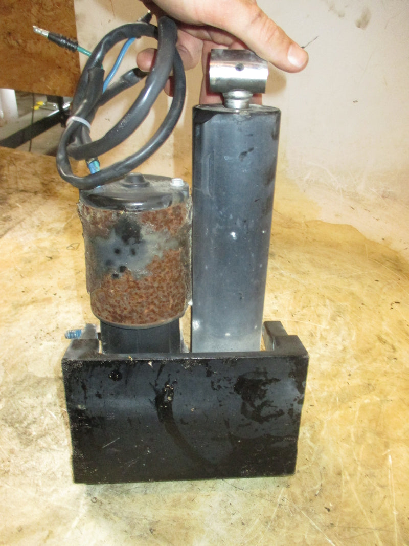 Yamaha/Mercury 90hp 4 stroke outboard tilt trim unit
