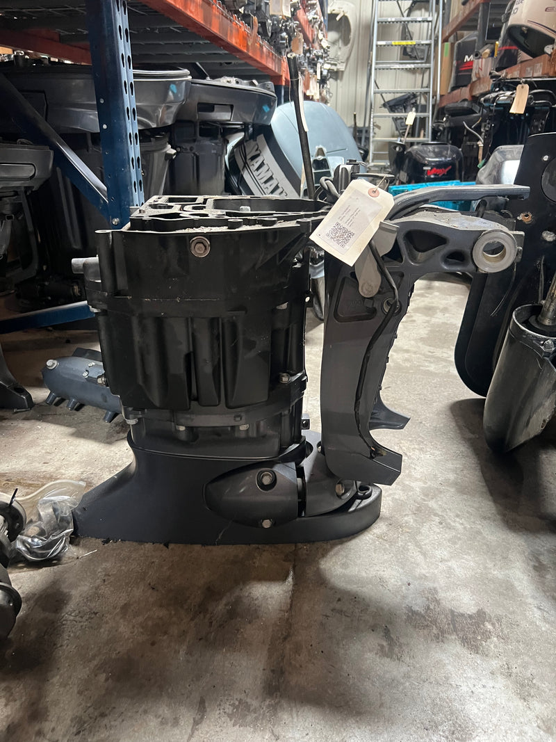 Yamaha 115hp 4 stroke outboard 20" shaft mid section