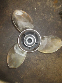Load image into Gallery viewer, Suzuki DF90-140 outboard Powertech stainless prop 15 spline NEEDS REPAIR
