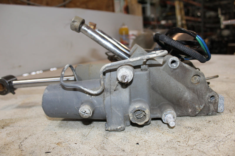 Suzuki DT150 150hp Outboard Tilt Trim Unit (48641-87D20)