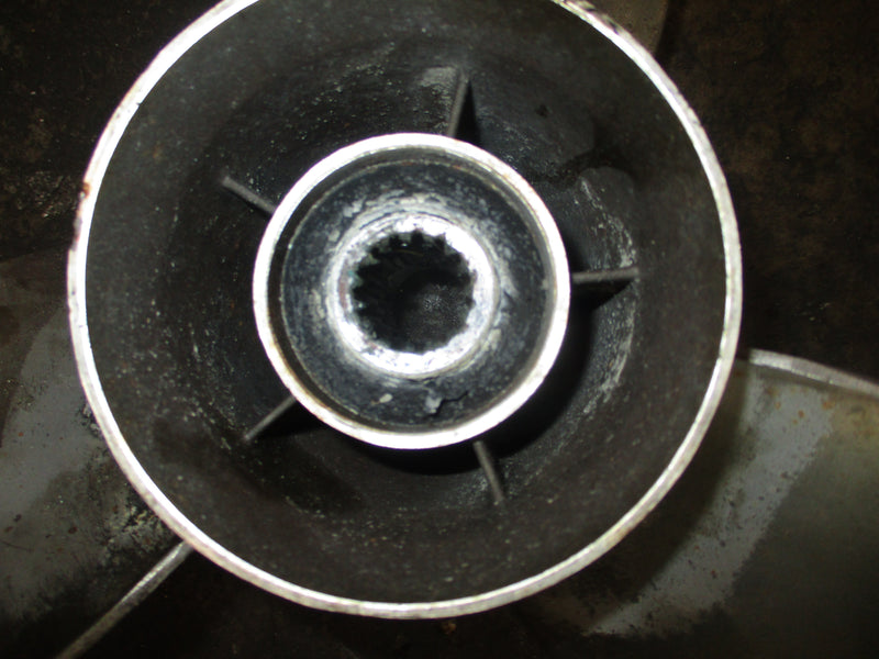 Suzuki DF90-140 outboard Powertech stainless prop 15 spline NEEDS REPAIR