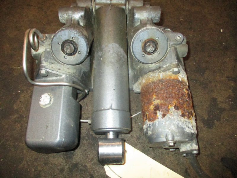 Yamaha 115hp 2 stroke outboard tilt trim unit