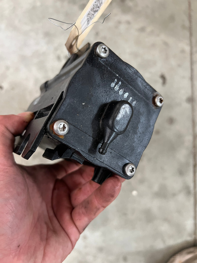 Evinrude Etec 2 stroke outboard VST top and canister