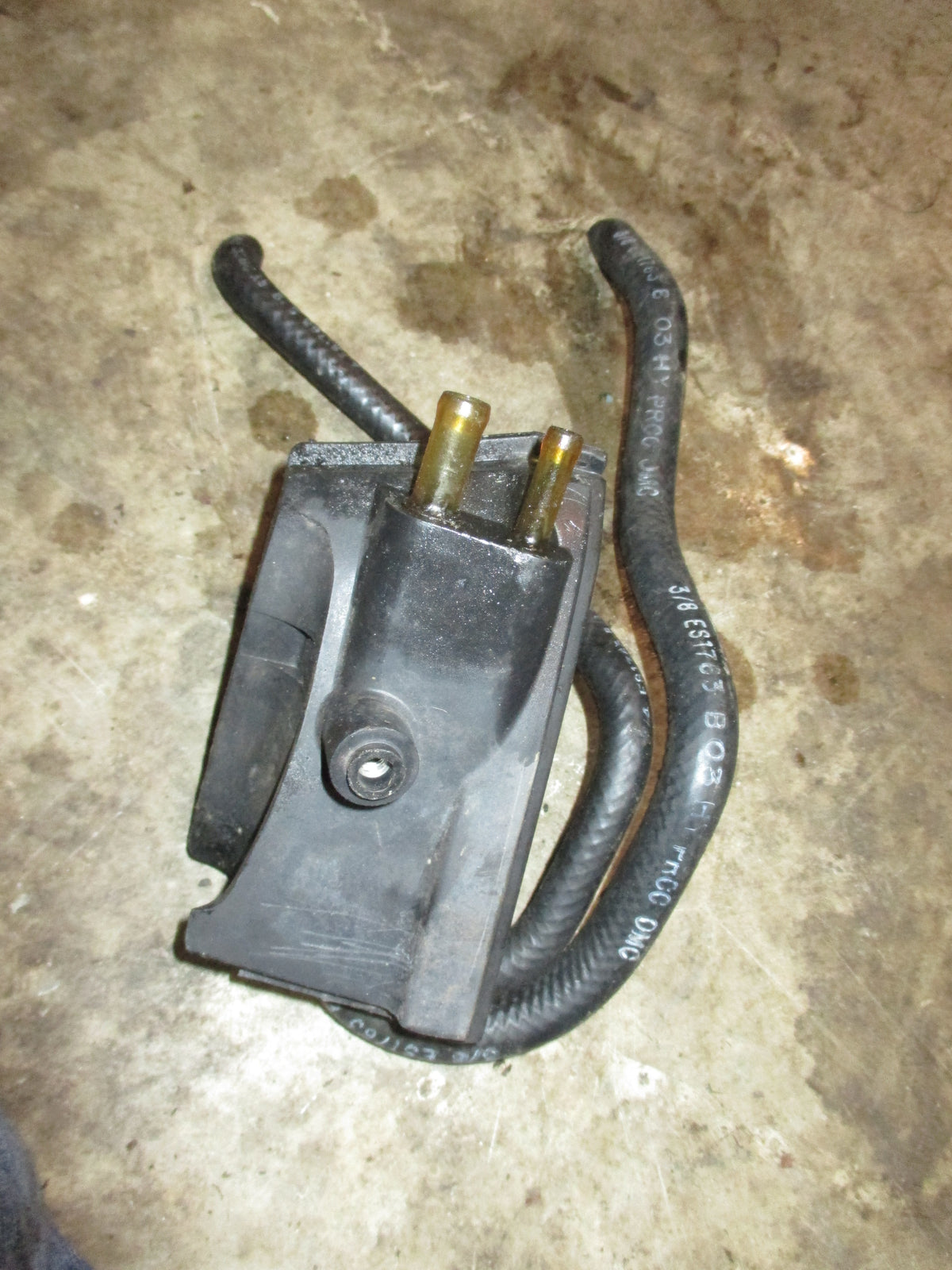 Johnson 90hp 2 stroke outboard fuel connector