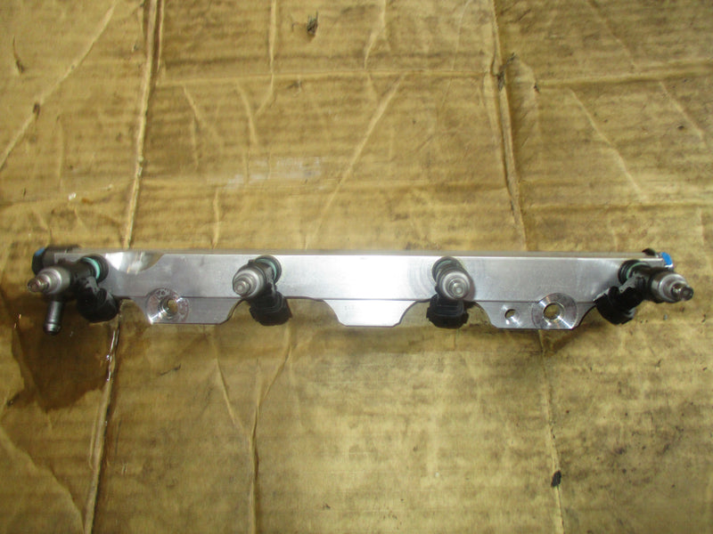Suzuki DF140A outboard fuel rail and injector set (15751-92J00)