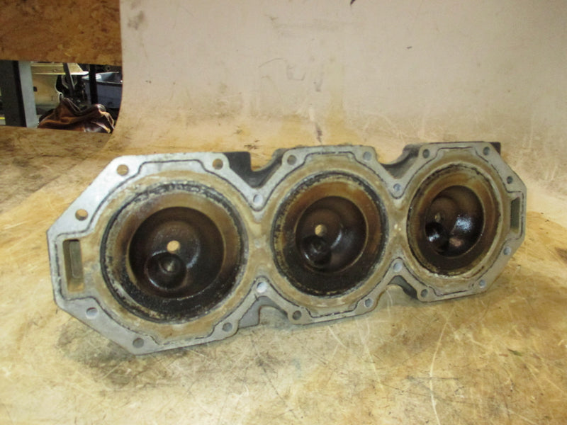 Mercury optimax 225hp 2 stroke outboard starboard cylinder head (900-858465-C1)