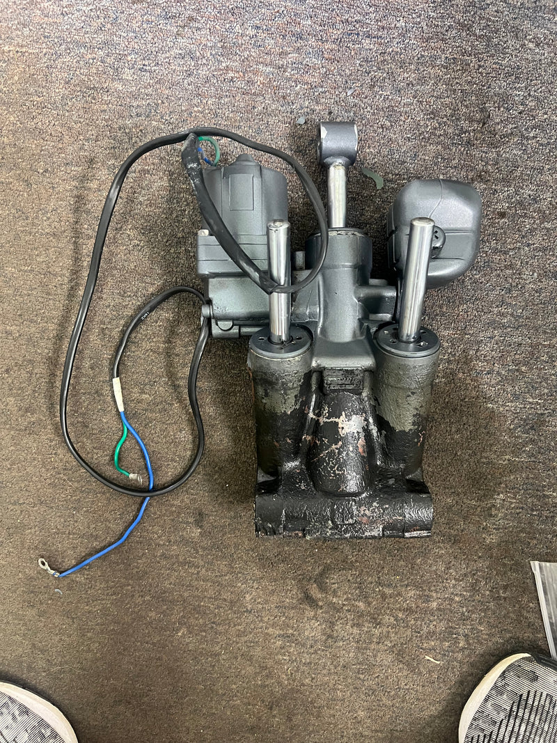 Yamaha 150hp 2 Stroke Outboard Tilt trim unit SHOWA (PARTS)