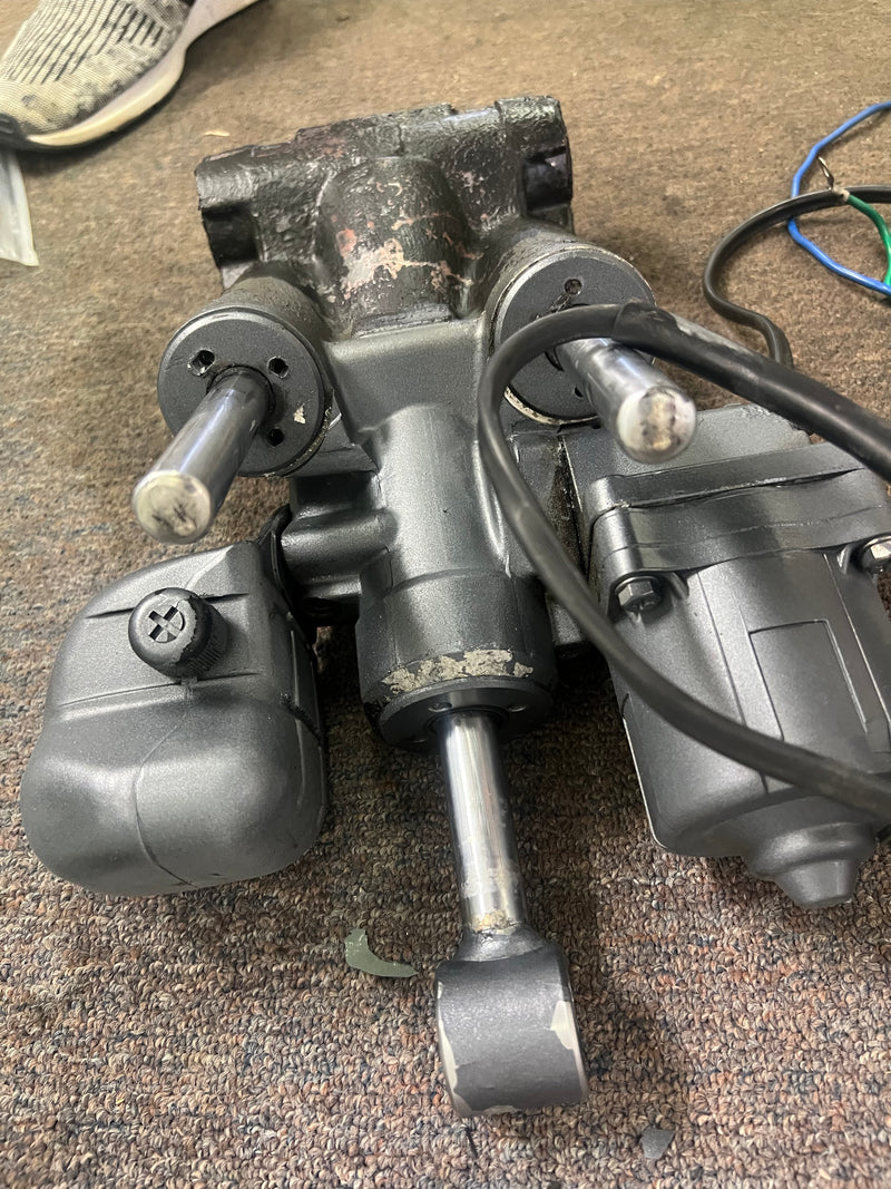 Yamaha 150hp 2 Stroke Outboard Tilt trim unit SHOWA (PARTS)