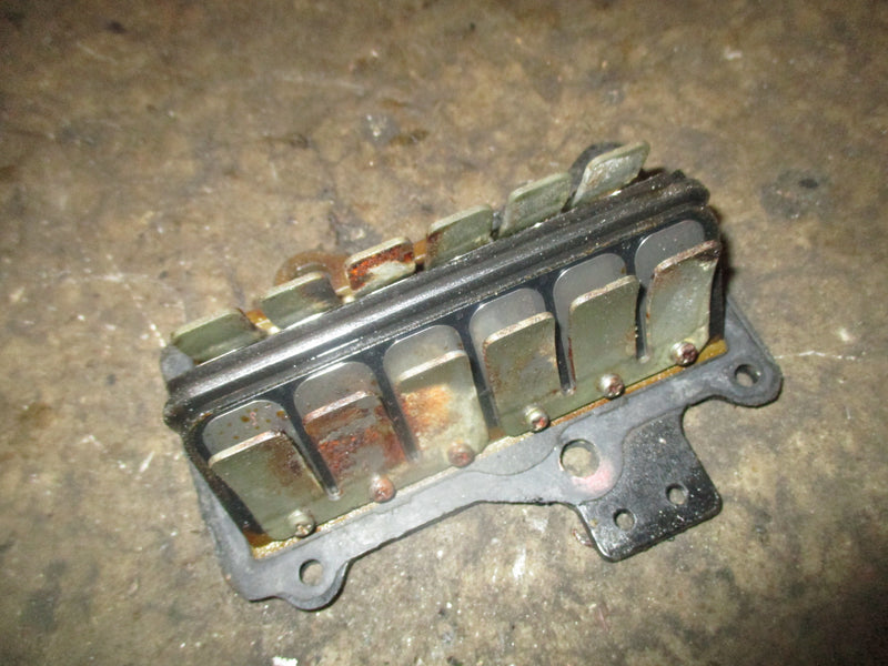 Mercury 25hp 2 stroke outboard intake manifold w/ reeds (14112T)
