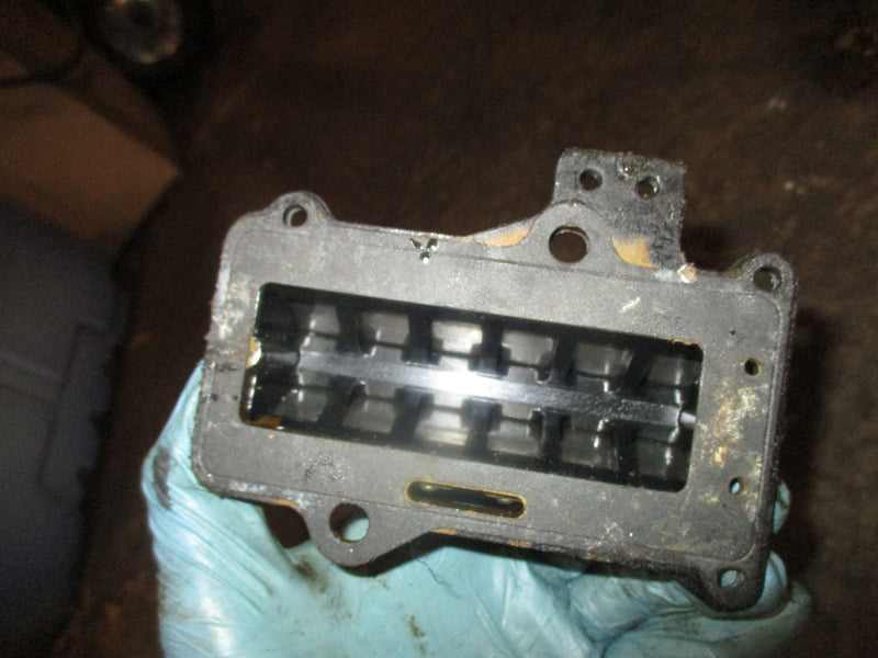 Mercury 25hp 2 stroke outboard intake manifold w/ reeds (14112T)