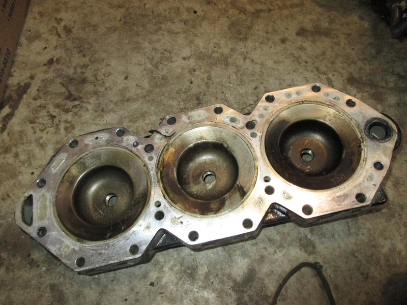 Johnson/Evinrude 150hp 2 stroke 60 degree outboard cylinder head (337548)