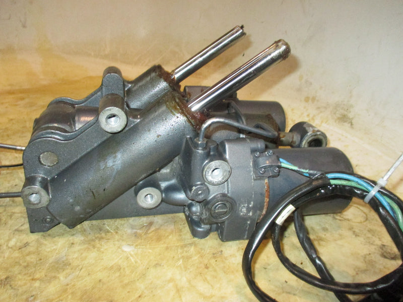 Yamaha 4.2L 300hp 4 stroke outboard tilt trim unit